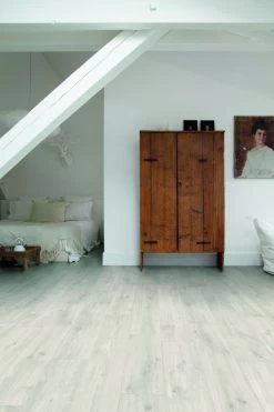 Quickstep Livyn Balance Canyon Oak Light